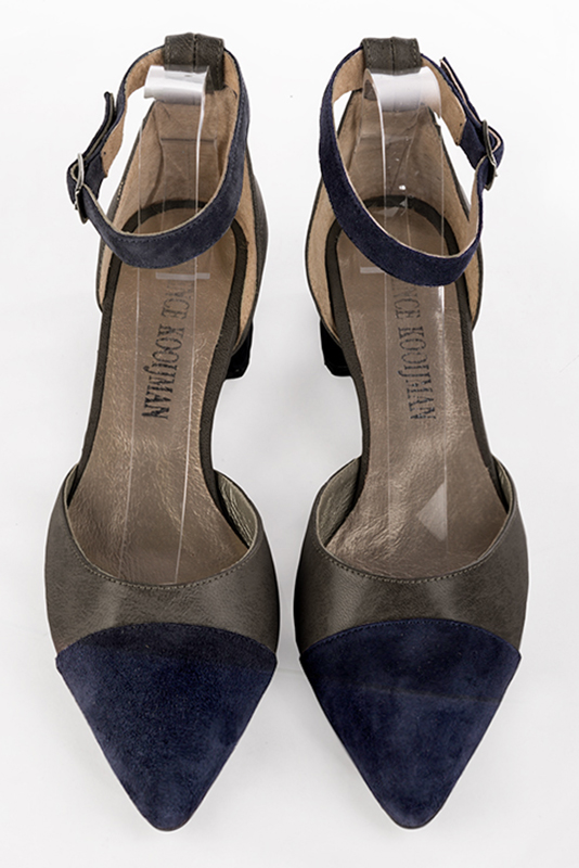 Navy blue and taupe brown women's open side shoes, with a strap around the ankle. Tapered toe. Low flare heels. Top view - Florence KOOIJMAN